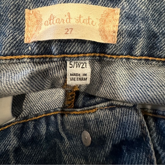 Distressed Blue Jeans - Picture 3 of 3